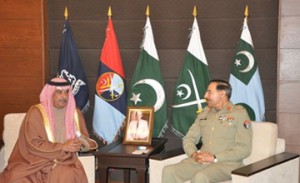 Bahraini National Guard commander Gen. Mohammed Bin Issa Al Khalifa meets with Pakistan Chief of Staff Gen. Rashid Mahmoud on Dec. 10.