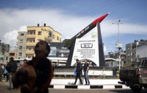 Statue of M-75 rocket in Gaza.  /Reuters