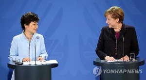 South Korean President Park Geun-Hye and German Chancellor Angela Merke in Berlin on March 26. Parallels between German and Korean unification is not an amusing prospect for N. Korean propagandists. /Yonhap