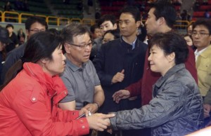 South Korean President Park Geun-Hye meets families of Sewol Ferry passengers.