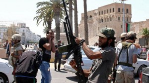 At least eight Libyan soldiers have been killed and 15 other people wounded during clashes between security forces and armed militiamen in Benghazi.