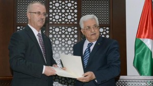 Palestinian Prime Minister Rami Hamdallah, left, with PA Chairman Mahmoud Abbas