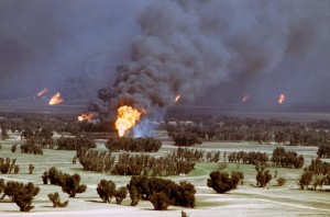 Oil fires set in Kuwait during the Gulf War by Iraqi forces in 1991. / U.S. Army, Tech. SGT Perry Heimer