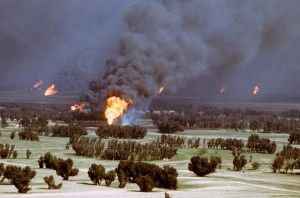 Oil fires set in Kuwait during the Gulf War by Iraqi forces in 1991. / U.S. Army, Tech. SGT Perry Heimer