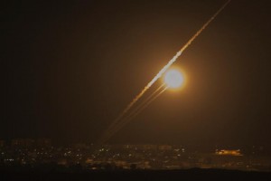 Rockets are fired from the Gaza strip into Israel on July 12, 2014.  /AFP/Jack Guez