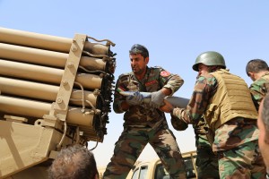 Kurdish peshmerga fighters load missile launcher during the clashes with ISIL on Aug. 8.  /Getty Images