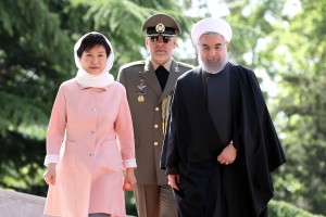 South Korean President Park Geun-Hye with Iranian President Hassan Rouhani at the Saadabad Palace in Tehran on May 2. / Ebrahim Noroozi / AP
