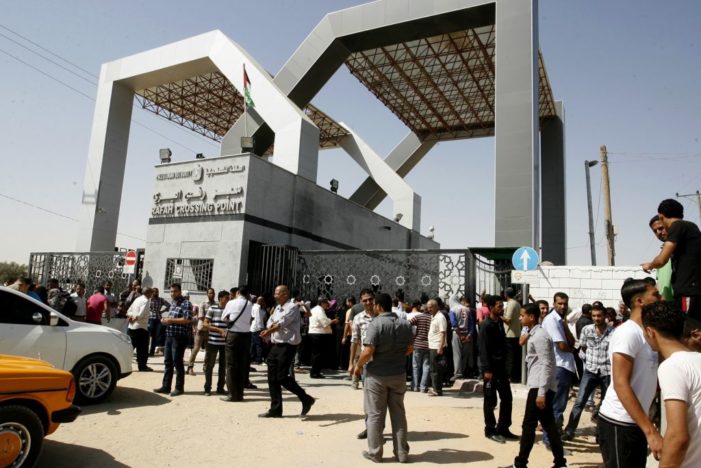 Egypt, in goodwill test for Hamas, reopens border crossing at Rafah