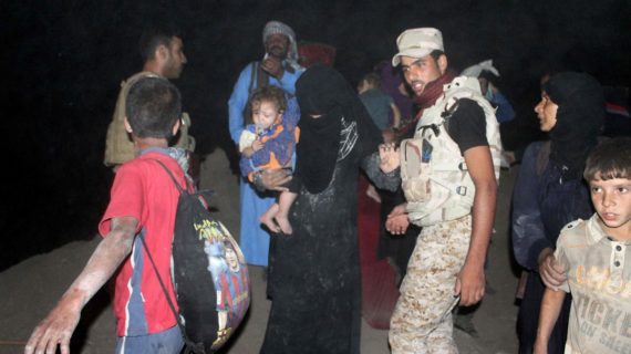 Thousands of Iraqis flee Fallujah as Army advances, opens escape corridor