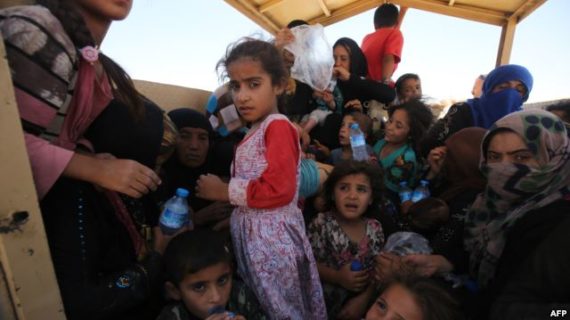 Reports: ISIL takes thousands of fleeing villagers as human shields in northern Iraq