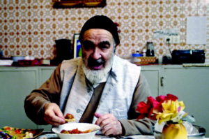 Iranian dissident cleric, Grand Ayatollah Hossein Ali Montazeri, at his home in 2005 in Qom, Iran. / Majid Saeedi / Getty Images