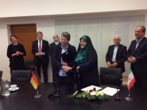 Iranian Vice President Masoumeh Ebtekar shakes hands with German Minister for the Environment Barbara Hendricks. /Twitter