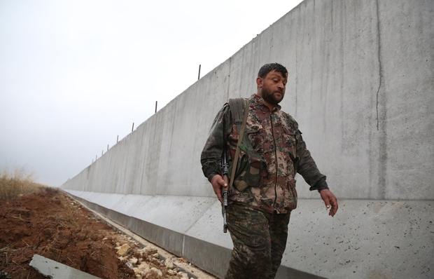 Turkey building a wall along its entire border with Syria