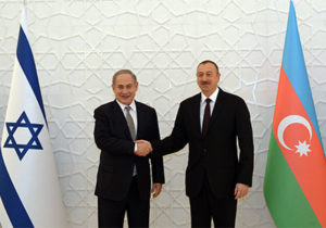 Israeli Prime Minister Benjamin Netanyahu (left) meets Azerbaijani President Ilham Aliyev in Baku. /Haim Zach/GPO