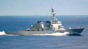 U.S. destroyer fires warning shots at 5 Iranian boats near Strait of Hormuz