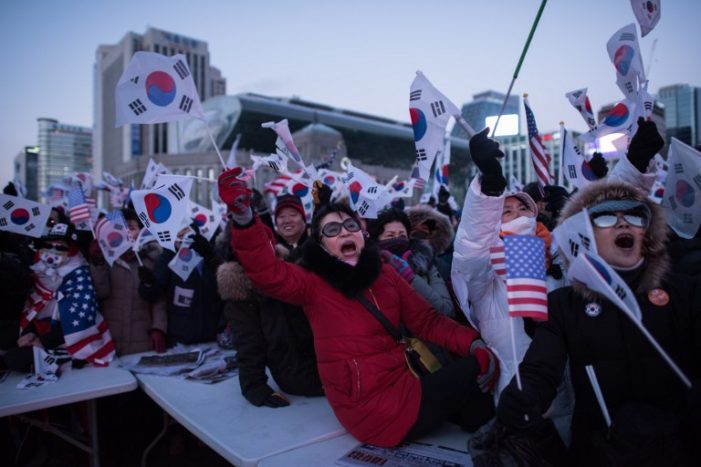 Anti-impeachment rallies gather steam in Seoul