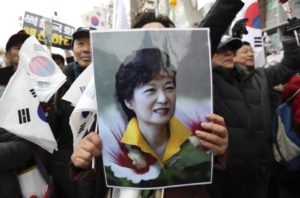 South Korean conservatives fight back, decry media bias