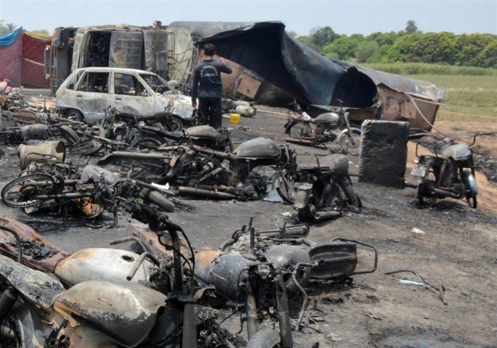 Explosion kills 153 Pakistanis gathering fuel from overturned tanker truck