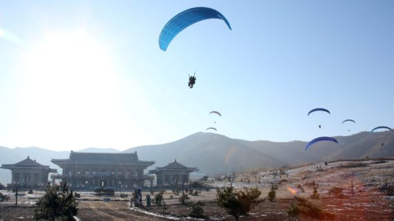 N. Korean special forces drill: Paraglider infiltration of Joint Forces Command