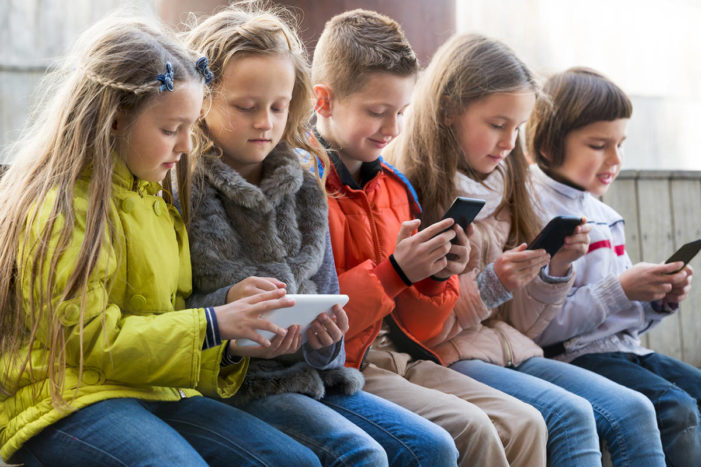 C’est la vie! France lowers the boom on kids using mobile phones in school