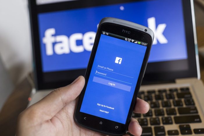 Facebook dramatically increases advertising revenues as reader usage declines