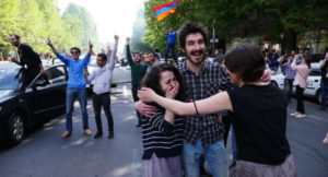 Armenian PM Sarkisian resigns, thousands celebrate in Yerevan