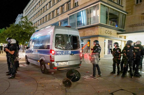 Meanwhile, looting and riots in Stuttgart amid shouts of ‘Allahu Akbar’