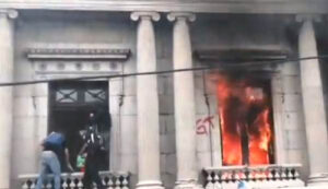 Last straw: In protest of runaway government corruption, Guatemalans burn their Congress