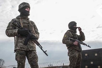 Report: Ukraine soldiers say weapons aid never gets to front line