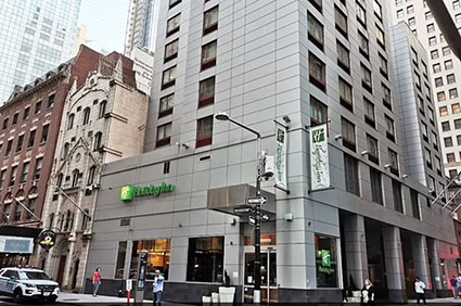 Bankrupt NYC Holiday Inn hits the taxpayer-funded migrant jackpot